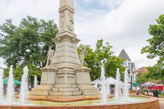 Easton PA fountain in city plaza