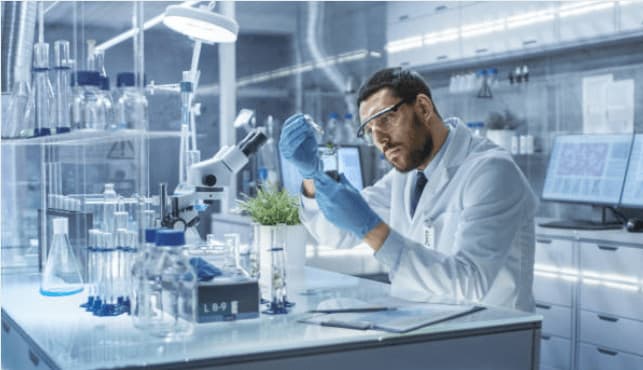 worker in the lab sustainability green