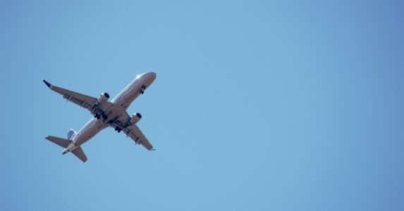 Commercial airplane in clear sky